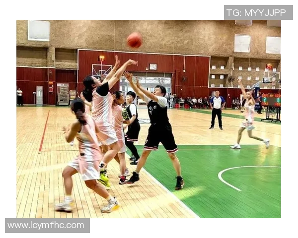 魅力篮球场上的风采：优雅与力量的完美结合