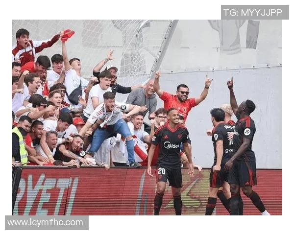 塞维利亚在西甲排名升至前三，球队士气高涨